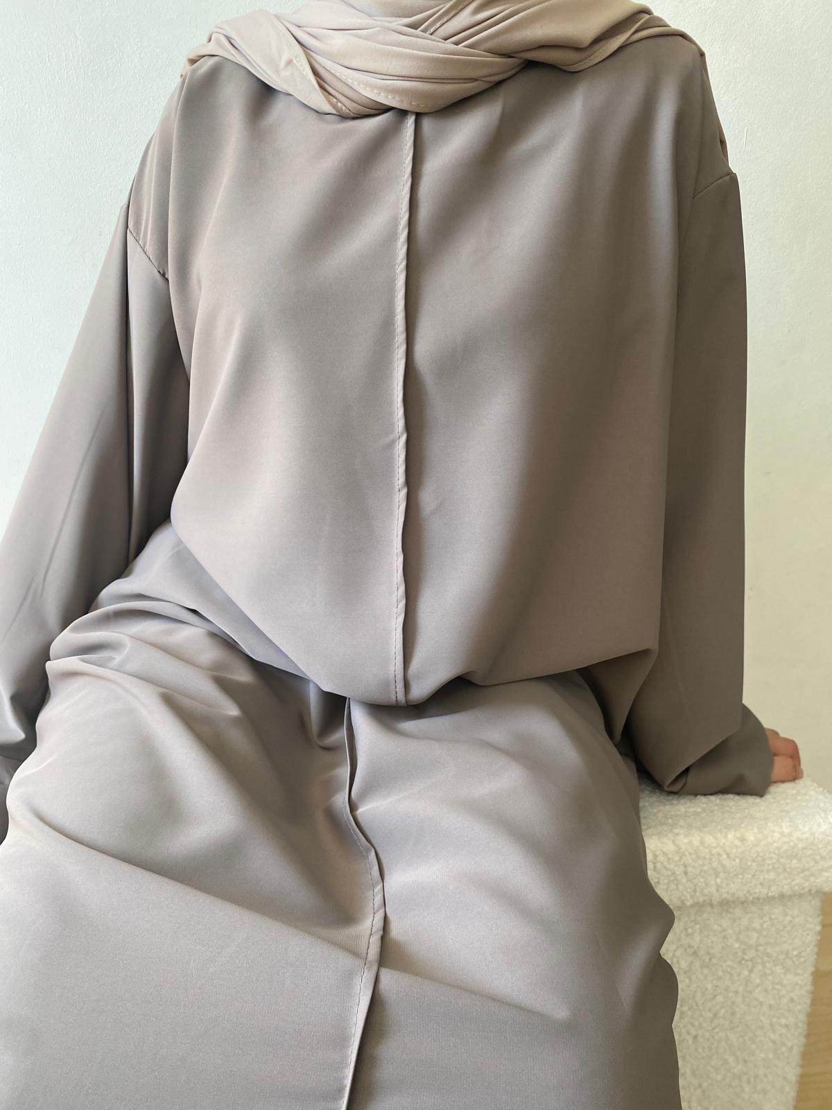 abaya epure beige portee assise